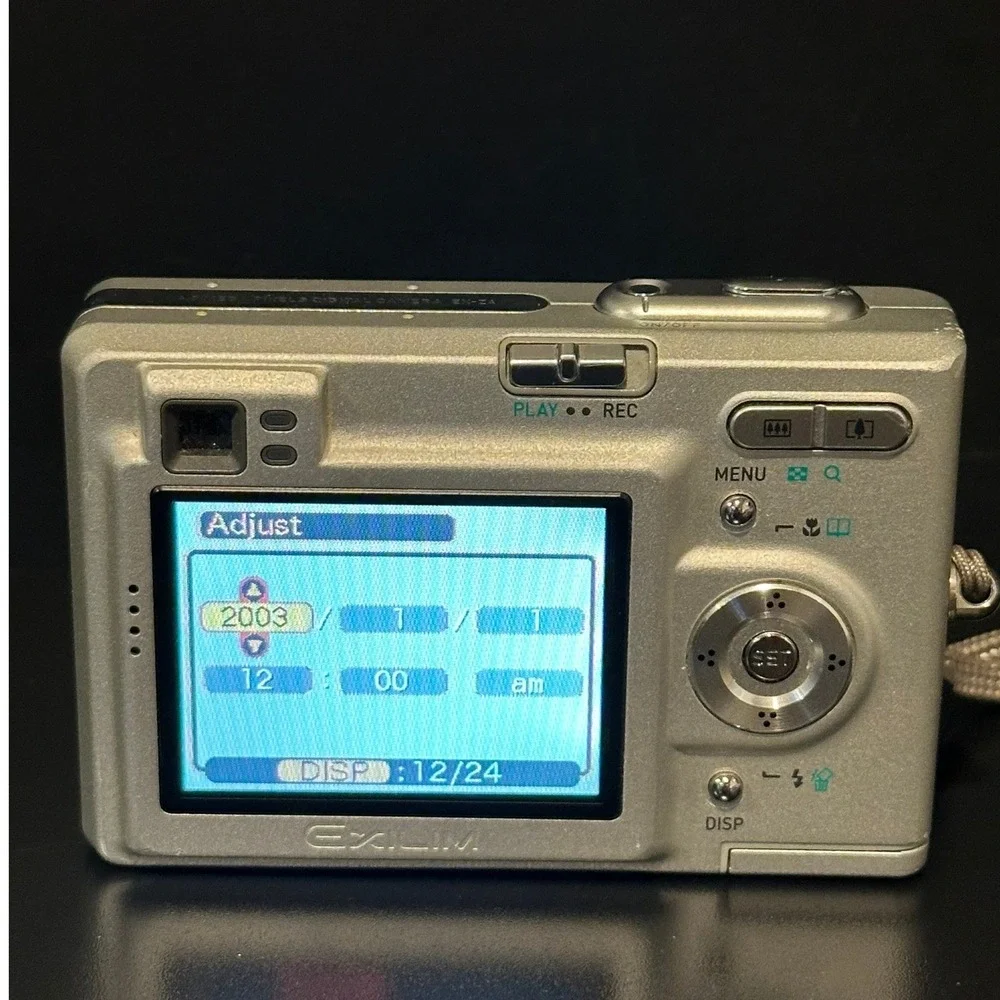 Casio Exilim EX-Z4 Silver 4.0MP Digital Camera 3x Optical Zoom Bundle‎ Y2K